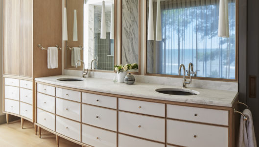 Modern Lakeshore House