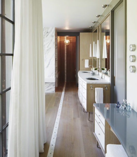 Modern Lakeshore House